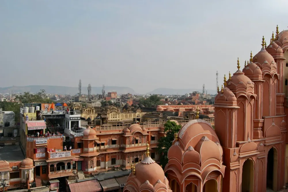 Delhi to Jaipur road trip passing through Jaipur near Hawa Mahal